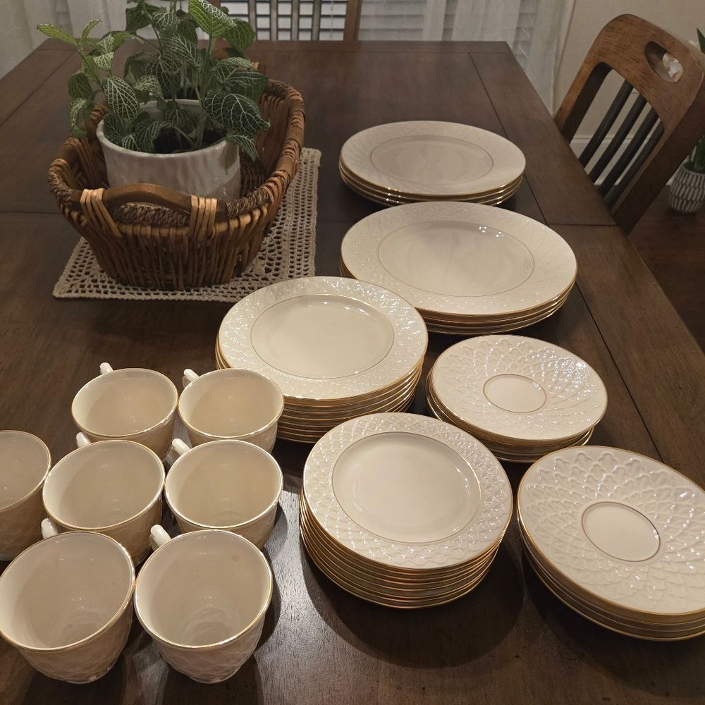 RESERVED NOT FOR SALE TO OTHERS 🛍VINTAGE LENOX JACQUARD GOLD CHINA 5 PIECE - Picture 7 of 8